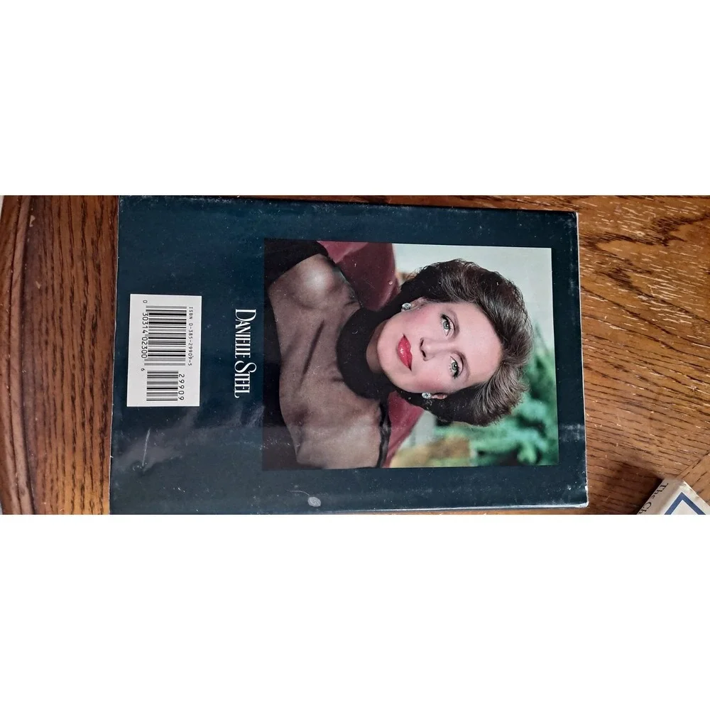 No Greater Love by Danielle Steel 1991‎ Hardcover/Dust Jacket